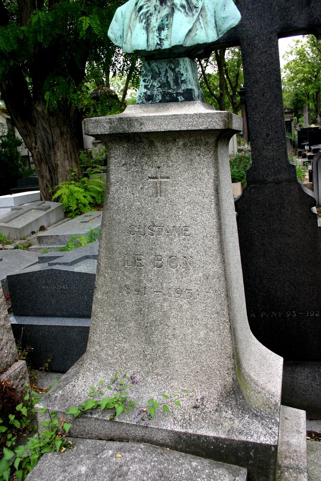 Gustave%20Le%20Bon%27s%20tomb%2C%20Pere%20Lachaise%20Cemetery%2C%20Paris%20-%2003.JPG